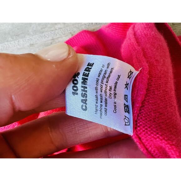 $225 FROM FUTURE Bright Pink V-Neck Pullover 100% Cashmere Sweater Designer M - Picture 5 of 8